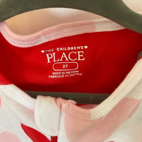 Children’s place bundle of two pajama zippered onesies 2T but looks bigger to me - Picture 3 of 4